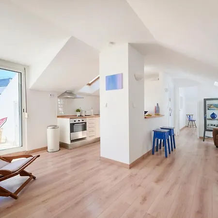 Sunny With Terrace.river View! Daire *