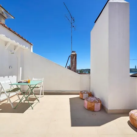 Sunny With Terrace.river View! Apartment