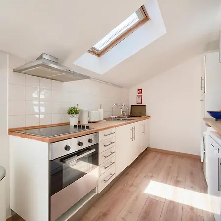 公寓 Sunny With Terrace.river View!