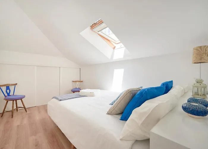 Sunny With Terrace.river View! Lisbon