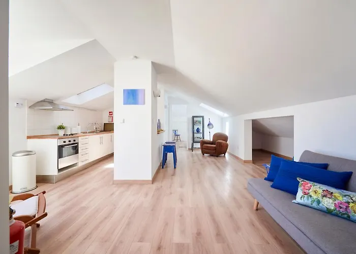 Sunny With Terrace.river View! Apartment *