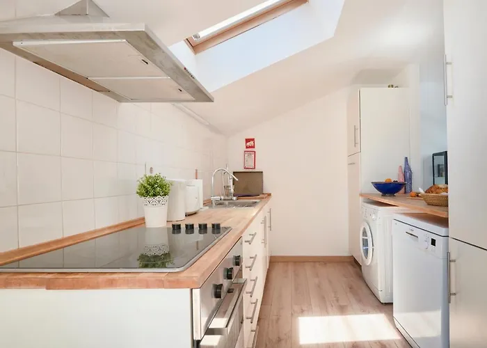 Sunny With Terrace.river View! Apartment