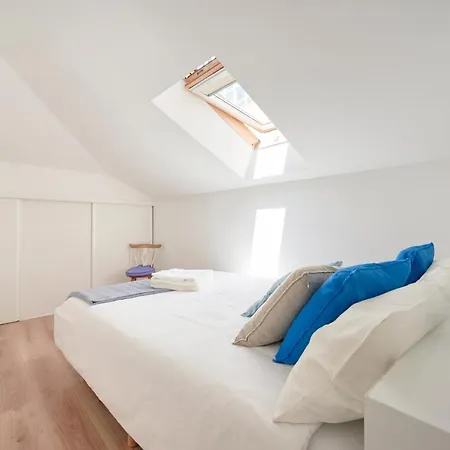 Sunny With Terrace.river View! リスボン