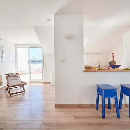 Sunny With Terrace.river View! شقة Lisboa