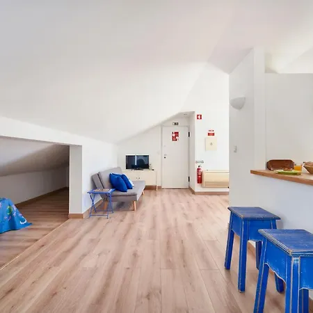 Sunny With Terrace.river View! شقة