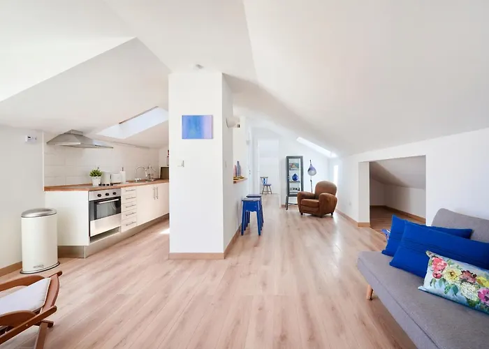 Sunny With Terrace.river View! Apartment