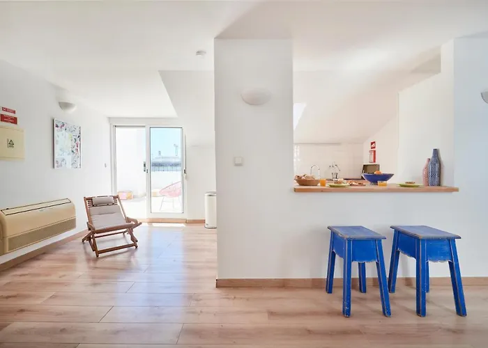 Sunny With Terrace.river View! Apartment Lisbon