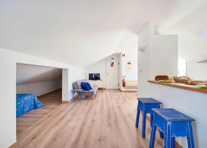 Sunny With Terrace.river View! Apartment